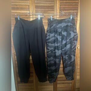 Bundle Old Navy Black and Gray Camo Joggers (L) with bonus Sport Bra (XL)